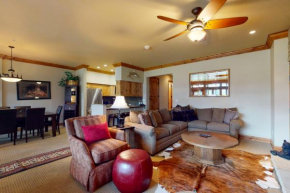 Lion Square Lodge East 103